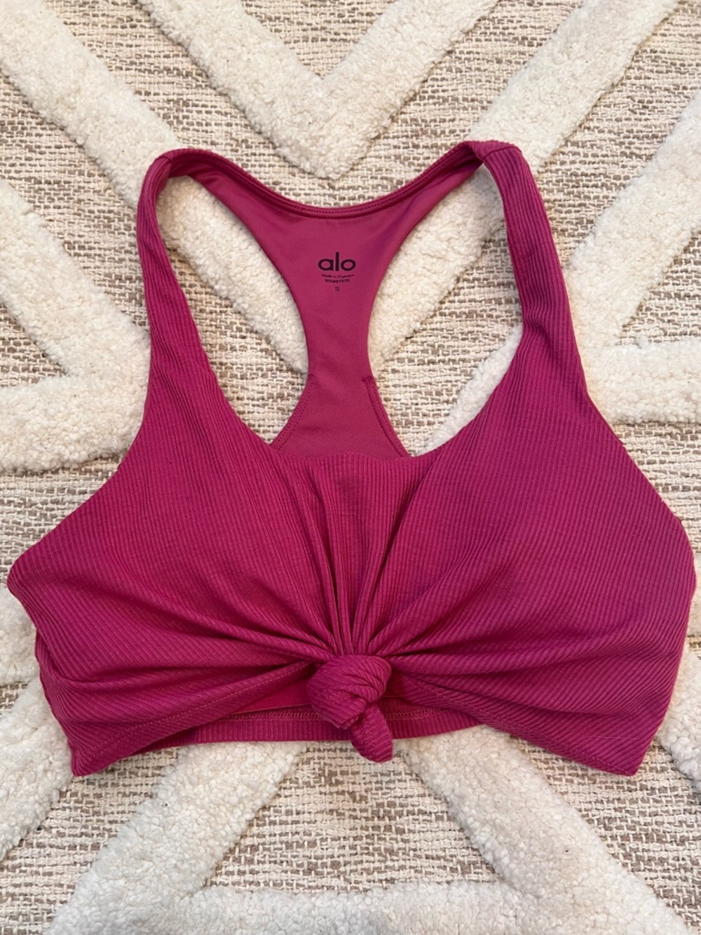 ALO Yoga Ribbed Knot Front Sports Bra - Fuchsia Pink